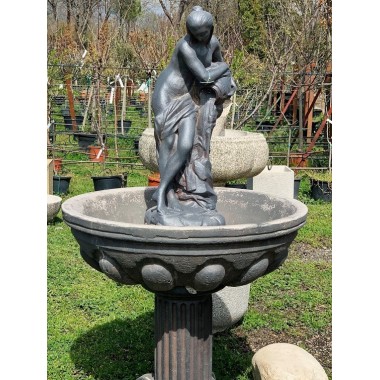 FUENTE MUJER GRIS